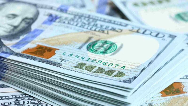 Stacks of 100 USD bills on top of each other for e2 investor visa investment