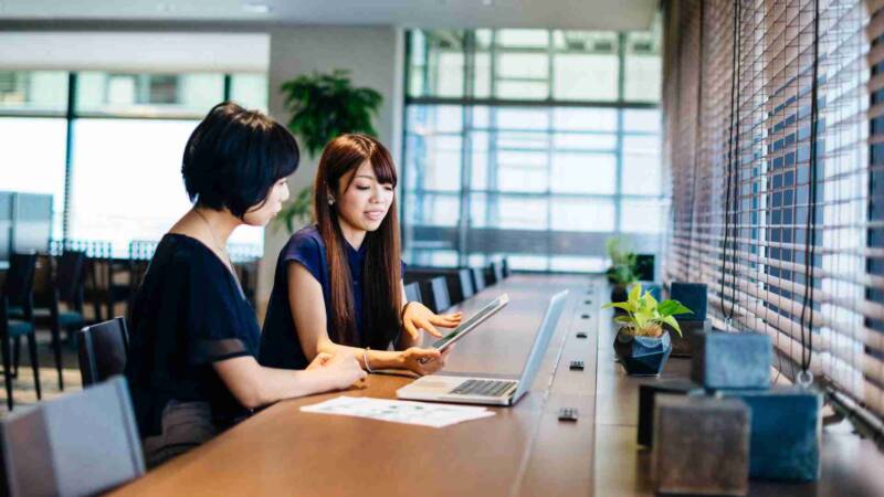 A discussion between two entrepreneurs about their franchise agreement