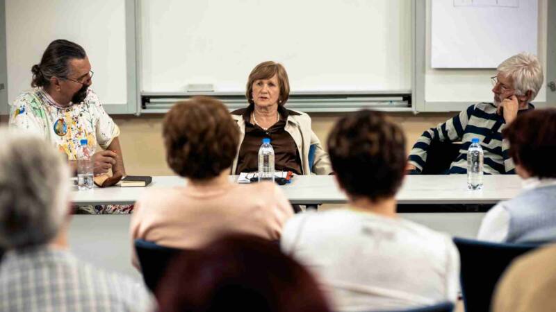 A panel discussion with 3 speakers at a franchise show